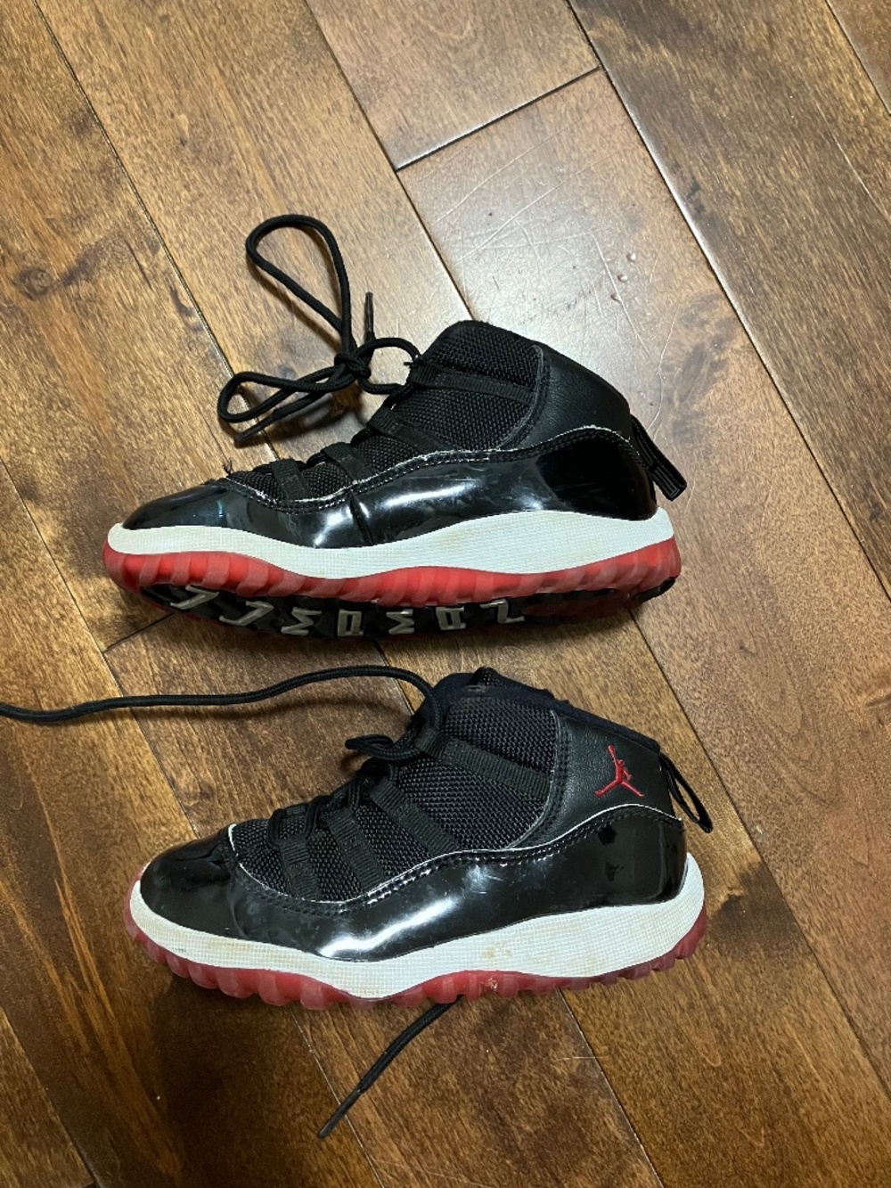Air Jordan 11 Retro "Bred" sneakers
